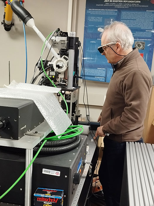 Alberto Ramil controlling cleaning process with Nd:YVO4 355nm